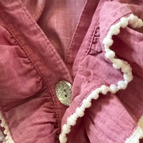 Motto Button Down Short Sleeved Top With Ruffles and Heavy Buttons Small - Picture 8 of 11